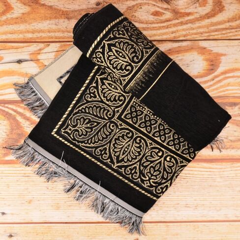 سجادة صلاة إسلامية مخملية سوداء فاخرة - جنماز ناعمة قابلة للطي لصلاح المسلم، سجادة صلاة محمولة بتصميم إسلامي أنيق - مثالية للسفر والحج والعمرة وهدية العيد in Kuwait