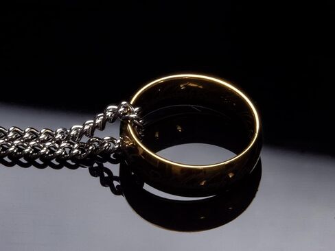 Diamond Point Lord of The Rings Necklace Movie Jewelry Engraved Gold Plated Titanium Hypoallergenic Stainless Ring Pendant With Chain Necklace for Men Women Gift in Saudi Arabia