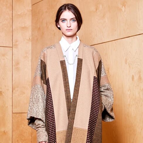 Sweater Clips to Hold Sweater Together, Pearl Sweaters Clips for Cardigans, Pearl Brooch Pin for Woman in Kuwait