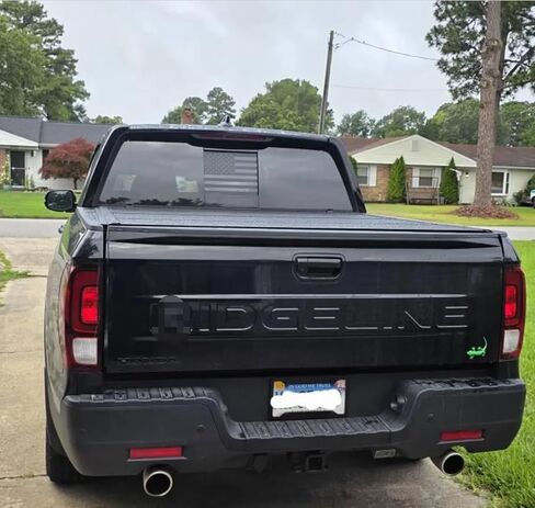 Xinghe for Honda Ridgeline 2022, American Flag Decals for Truck Back Middle Window, Matte Black USA Flag Decal for Truck Back Sliding Window, Waterproof Vinyl, Durable and Easy Remove Truck Decal in Kuwait