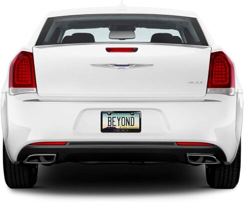 صورة iPick لـ Chrysler 300 3D باللون الرمادي الداكن على إطار لوحة ترخيص من بلاستيك ABS من ألياف الكربون الحقيقية in Saudi Arabia