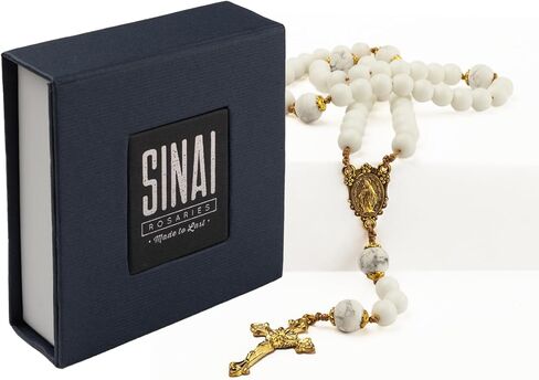 مسبحة كاثوليكية مع خرز من الأحجار الكريمة من الرخام الأبيض الطبيعي، وصليب نحاسي ذهبي أنيق وخرز صلاة كاثوليكية in Kuwait