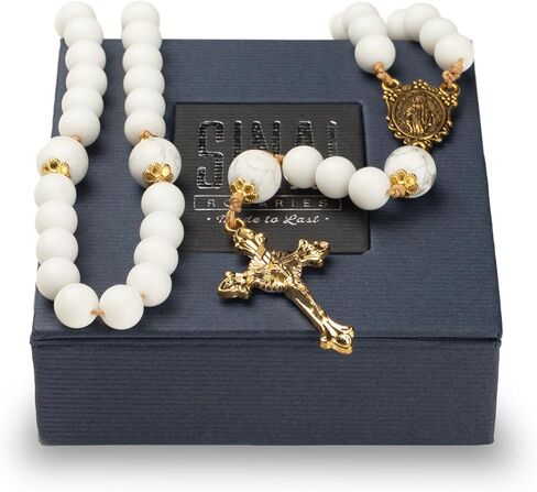مسبحة كاثوليكية مع خرز من الأحجار الكريمة من الرخام الأبيض الطبيعي، وصليب نحاسي ذهبي أنيق وخرز صلاة كاثوليكية in Kuwait