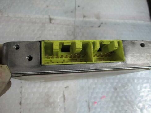Engine ECM Control Module Center Dash Fits 83 Camry 89561-32040 8956132040 in Saudi Arabia