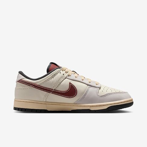 حذاء Nike Dunk Low للرجال (مهر داكن/أبيض لؤلؤي/رمادي دخاني داكن/لؤلؤي ناعم) مقاس 8.5 in Saudi Arabia