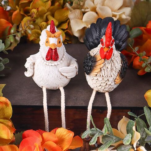 تماثيل دجاج مضحكة جالسة على الرف - تماثيل ديك المزرعة والدجاجة بأرجل متدلية - ديكور منزلي على سطح الطاولة ريفي، مطبخ، زخارف حديقة (مجموعة من 2) in Kuwait