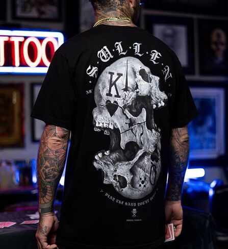 تي شيرت Sullen للرجال Monarchy Stacked Deck Capsule Tattoo Lifestyle Graphic Premium بأكمام قصيرة in Saudi Arabia