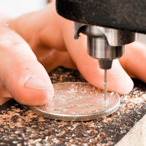 Ace of Spades، الأحرف الأولى المحفورة خصيصًا على الظهر، قلادة بطاقة اللعب، تصميم الأشياء بأسمائها الحقيقية المنقوشة، عملة مقطوعة يدويًا، بواسطة NameCoins in Kuwait