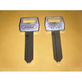 Strattec اثنين من الفراغات الرئيسية 1967 إلى 1992 الشاحنات اثنين من مفاتيح الإشعال in Kuwait