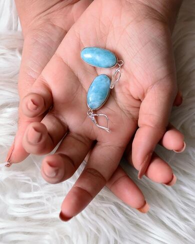 Earrings, oval pendants with 925 sterling silver lever-back closures, handmade with blue stones. Crafted artisanally. in Saudi Arabia