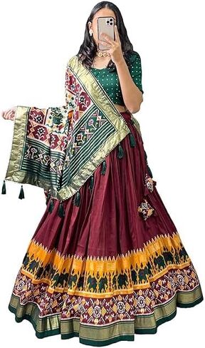 حرير Tussar النسائي من YanaFab مع طباعة باتولا ورقائق معدنية Lehenga choli in Saudi Arabia