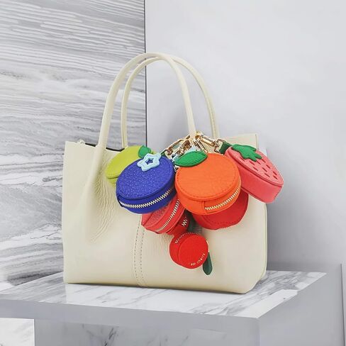 محفظة عملات معدنية من فاكهة الخوخ من تشيسبي، سحر حقيبة جلدية لحقيبة اليد، سحر محفظة سلسلة المفاتيح مع سحاب، محفظة صغيرة لهدايا عيد الميلاد للفتيات والنساء، ملحقات محفظة لطيفة in Kuwait