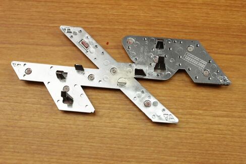 مشبك الشبكة الأمامية لشاحنة Ram 1500 R/T RT على شعار لوحة اسم Mopar OEM in Kuwait