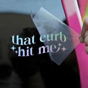 ملصق سيارة That Curb Hit Me للسائق الجديد المضحك، الصحة العقلية، الفكاهة والقلق، ملحقات نافذة السيارة تأكيدات من الفينيل المقاوم للماء مقاس 6 بوصات هدية للأم والأب والصديق وزملاء العمل in Kuwait
