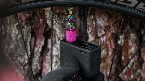 Muc-Off AirMach Electric Mini Inflator Pro - منفاخ دراجة رقمي محمول مع شاشة ضغط LED وبطارية USB-C قابلة للشحن in Kuwait