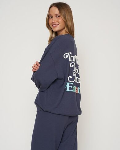 مجموعة مايفير – العالم يحتاج إلى المزيد من التعاطف وافل كلاسيك Crewneck – أزرق داكن in Kuwait