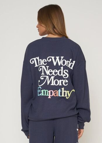 مجموعة مايفير – العالم يحتاج إلى المزيد من التعاطف وافل كلاسيك Crewneck – أزرق داكن in Kuwait