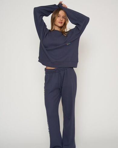 مجموعة مايفير – العالم يحتاج إلى المزيد من التعاطف وافل كلاسيك Crewneck – أزرق داكن in Kuwait