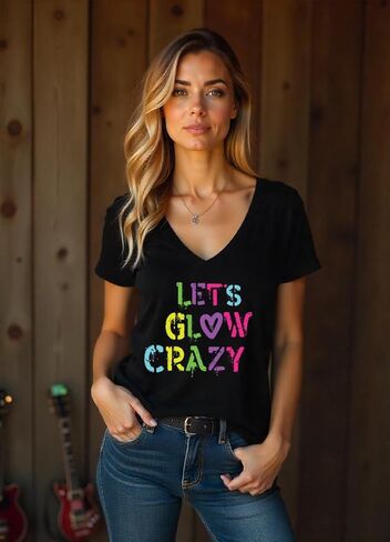 تي شيرت Let's Glow Crazy على شكل حرف V للنساء في الثمانينيات والتسعينيات من القرن الماضي بأكمام قصيرة ورسومات جرافيك in Kuwait