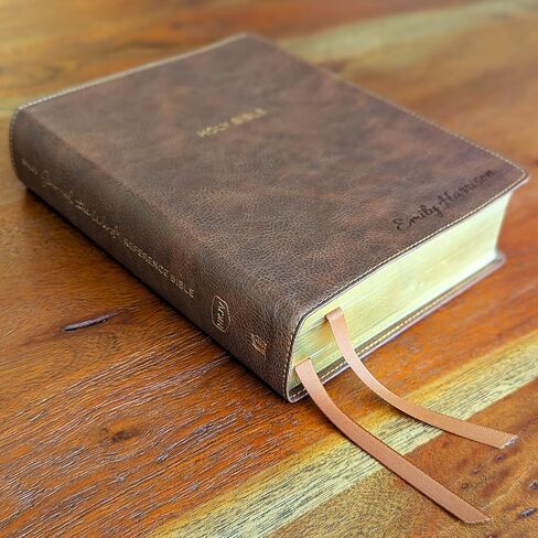 شخصية الكتاب المقدس يوميات NKJV | نسخة الملك جيمس الجديدة | اسم محفور مخصص | الكتاب المقدس لدراسة الهامش الواسع | هدية مسيحية للرجال والنساء in Kuwait