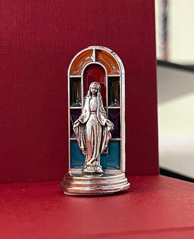 5 قطع تماثيل صغيرة مزيج سانت كريستوفر سانت مايكل العائلة المقدسة الرحمة الإلهية سيدة سيدة دينية تمثال أيقونة نافذة الكنيسة الملون خلفية ديكور المنزل زخرفة السيارة مع قاعدة قابلة لللصق in Kuwait