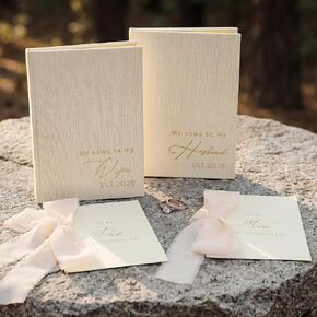 مجموعة كتب نذر الزفاف مكونة من 2 حزمة من كتب نذر الزفاف و2 بطاقات يوم الزفاف للآباء، غطاء من الكتان مع صفحات مبطنة برقائق ذهبية، هدايا له ولها، يجب أن يمتلكها سجل الزفاف (كتب نذر البيج فقط، EST.2026) in Kuwait