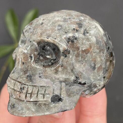 2-inch Yooperlite Skull - Natural Stone Carving, Home/Office Ornament, Halloween/Christmas Decoration, Gothic/Horror Style Decoration, 1pc, Flame-Like UV Effect in Saudi Arabia