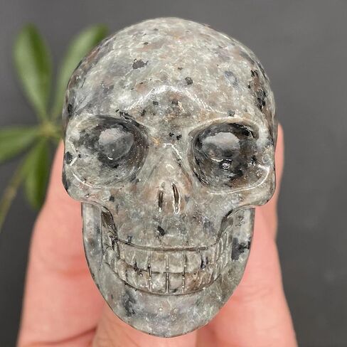 2-inch Yooperlite Skull - Natural Stone Carving, Home/Office Ornament, Halloween/Christmas Decoration, Gothic/Horror Style Decoration, 1pc, Flame-Like UV Effect in Saudi Arabia