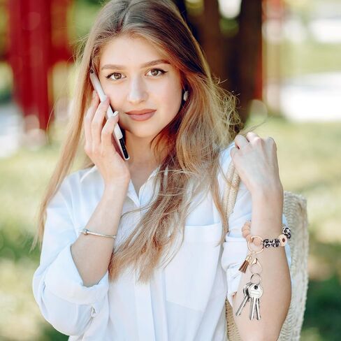 سلسلة مفاتيح مطرزة بالسيليكون، سوار معصم محفظة لطيف، حامل سلسلة مفاتيح السيارة بالخرز، سوار حلقة مفاتيح مرن للنساء والفتيات in Kuwait