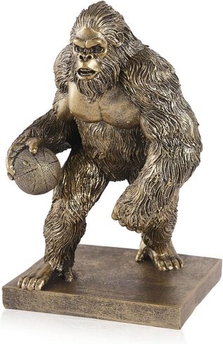 تمثال Bigfoot Sasquatch يلعب كرة السلة - ديكور منزلي غريب الأطوار مرسوم يدويًا وديكور مكتب لكابينة المكتب في الفناء | هدايا Bigfoot Sasquatch لمحبي كرة السلة الغامضين للرجال in Saudi Arabia