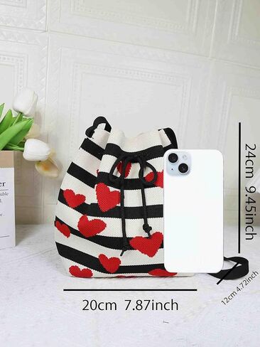 حقيبة دلو كروشيه متماسكة برباط على شكل قلب، حقيبة كروس صغيرة لطيفة للنساء، حقائب كتف كورية عصرية كاجوال مخططة للاستخدام اليومي in Kuwait