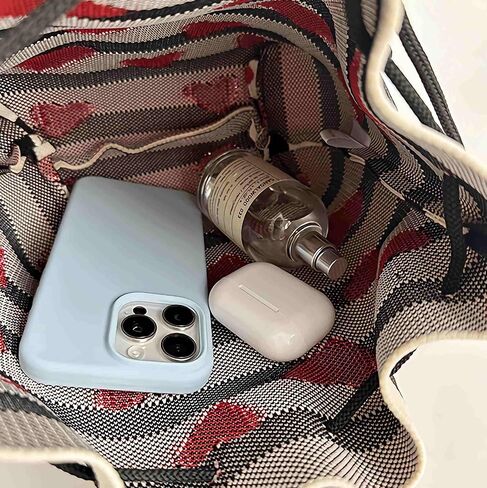 حقيبة دلو كروشيه متماسكة برباط على شكل قلب، حقيبة كروس صغيرة لطيفة للنساء، حقائب كتف كورية عصرية كاجوال مخططة للاستخدام اليومي in Kuwait