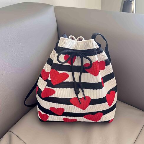 حقيبة دلو كروشيه متماسكة برباط على شكل قلب، حقيبة كروس صغيرة لطيفة للنساء، حقائب كتف كورية عصرية كاجوال مخططة للاستخدام اليومي in Kuwait