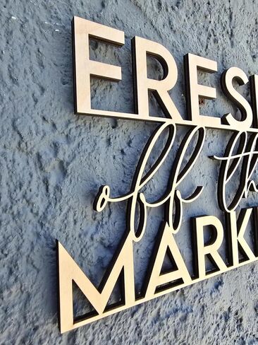 لافتة خشبية منعشة من السوق للخلفية، زينة لحفلات الزفاف لحفلات الزفاف والعزوبية وحفلات الخطوبة والمزارعين في السوق in Kuwait