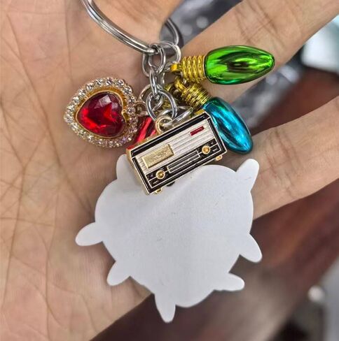 سلسلة مفاتيح Stranger Things سلسلة مفاتيح هدايا الصداقة سلسلة مفاتيح أصدقاء لا تكذب بضائع مجموعة الهالوين هدية الصداقة للأبد (قلب 1) in Kuwait