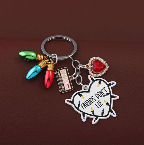 سلسلة مفاتيح Stranger Things سلسلة مفاتيح هدايا الصداقة سلسلة مفاتيح أصدقاء لا تكذب بضائع مجموعة الهالوين هدية الصداقة للأبد (قلب 1) in Kuwait