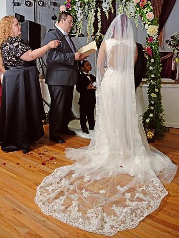 Babyonlinedress زين الدانتيل حافة كاتدرائية الحجاب الزفاف ومشط in Kuwait