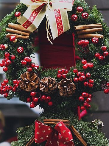 50pcs Christmas Fake Berries Home Decorberry Ornaments Perfect for DIY Decor Parties Holiday Events Christmas Tree Decor (Red, 1cm) in Saudi Arabia