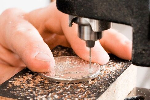 قلادة Bass Clef، ملاحظة موسيقية مجوفة، هدية مجوهرات موسيقية، مقطوعة ومصقولة من ربع، عملة مقطوعة يدويًا، حسب NameCoins in Kuwait