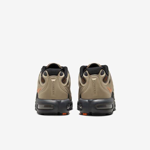 حذاء Nike Air Max Plus Drift للرجال للشتاء (FZ3041-200، كاكي/رمادي دخاني داكن/سانددريفت/قرمزي مفرط) مقاس 9 in Saudi Arabia