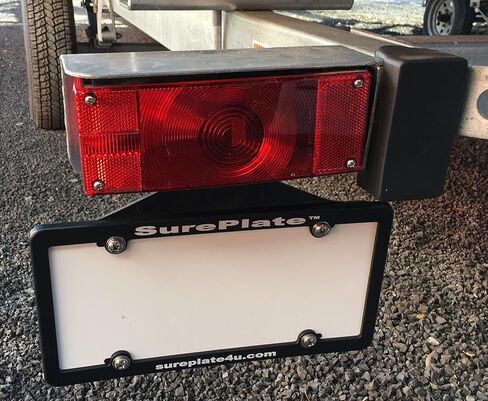 TM مقطورة/شاحنة DM16004 حامل لوحة الترخيص المطاطية، Deluxe-Max، الإطار in Kuwait