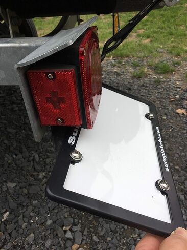 TM مقطورة/شاحنة DM16004 حامل لوحة الترخيص المطاطية، Deluxe-Max، الإطار in Kuwait