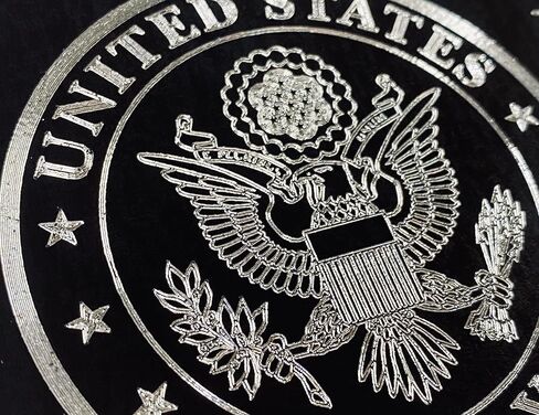 علامة سيارة متقاعد من الجيش الأمريكي منقوشة بالماس الفضي محفورة على هدية لوحة ترخيص أمامية من الألومنيوم الأسود in Kuwait