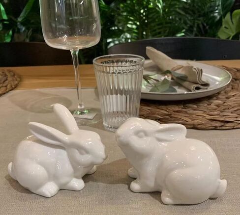 مجموعة من 2 تمثال أرنب بورسلين تمثال زينة ربيع عيد الفصح تماثيل أرنب بيضاء ريفية عتيقة لطاولة طعام عيد الفصح قطعة مركزية صينية متدرجة رف زخرفة in Kuwait