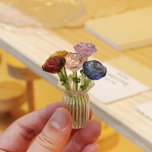 6 قطع من باقة زهور الورد الزجاجية الصغيرة مع مزهرية صغيرة ملونة من زهور الورد في صندوق شفاف لديكور المزهرية الصغيرة، والحرف اليدوية، وعيد الأم، وعيد الميلاد in Kuwait