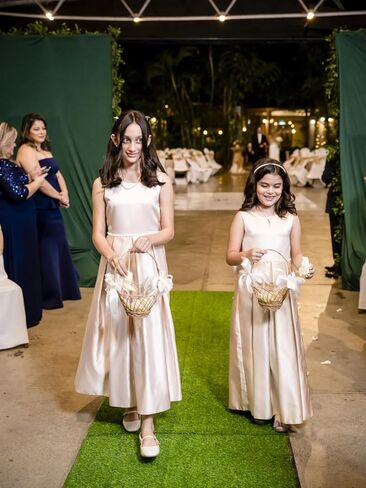 Satin Flower Girl Dresses for Wedding Pearls Backless Princess Pageant Dress with Bow Floor Length Prom Ball Gowns in Saudi Arabia
