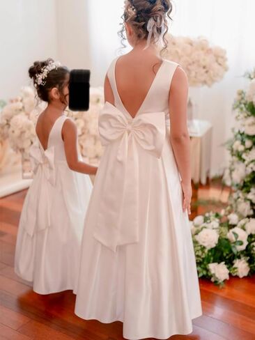Satin Flower Girl Dresses for Wedding Pearls Backless Princess Pageant Dress with Bow Floor Length Prom Ball Gowns in Saudi Arabia