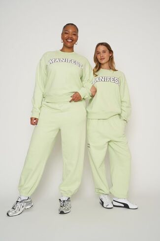 سترة Mayfair Group Manifest Classic Crewneck – Sage Mood Varsity Fleece Sweatshirt in Kuwait