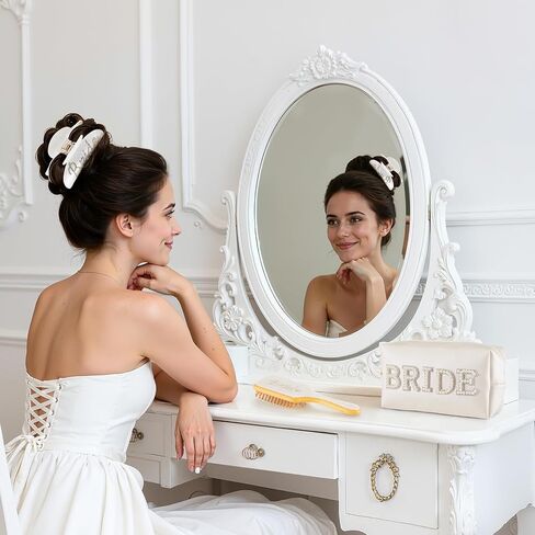 مجموعة هدايا العروس لتكون مكونة من 3 قطع، حقيبة مكياج العروس، فرشاة شعر مخلب، مشبك شعر لحفلات الزفاف والخطوبة، وإكسسوارات حفلات الزفاف وحفلات العزوبية in Kuwait