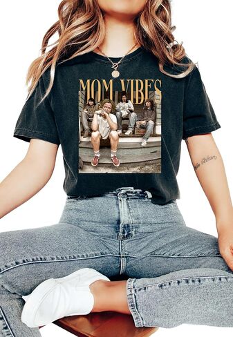 قميص Mom Vibe Retro Sitcom Thug Life، قميص Sitcom 90's Moms، قميص أمي المضحك، قميص Mom Life، هدية عيد الأم، هدايا رائعة للأم in Kuwait